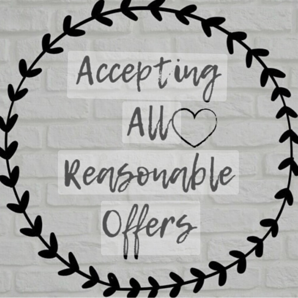 ⭐️ Reasonable offers excepted ⭐️